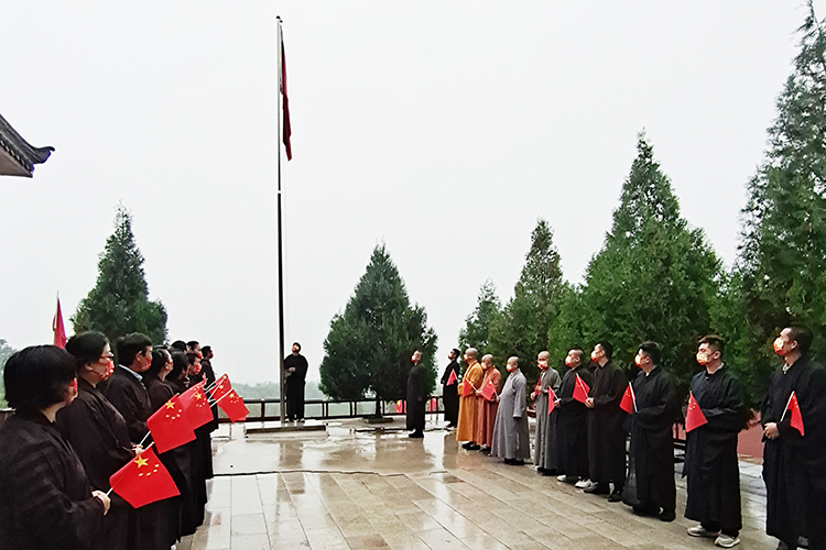 全省佛教界共同举行庄严肃穆的升国旗仪式(图15)