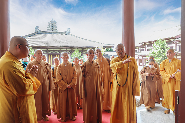 佛光山僧团一行来法门寺参访交流(图1)