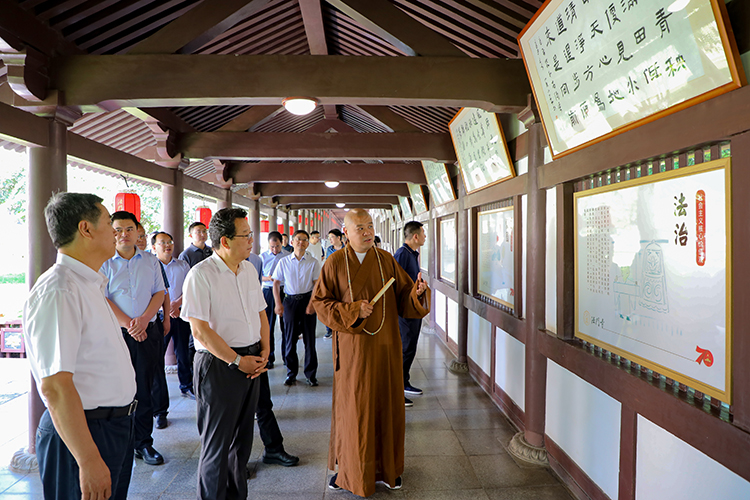 陕西省人大常委会民宗侨外工委一行来法门寺佛学院开展宗教院校工作调研(图1)