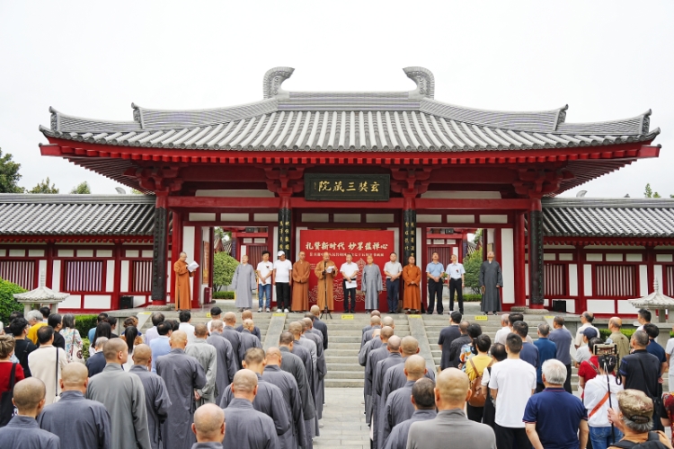 大慈恩寺举办“礼赞新时代，妙墨蕴禅心——喜迎中华人民共和国成立75周年”书画展