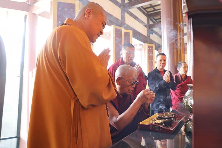 西藏自治区扎什伦布寺一行来法门寺参访交流(图3)