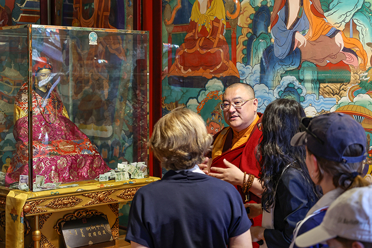 联合国教科文组织前总干事伊琳娜•博科娃一行到访广仁寺(图4)