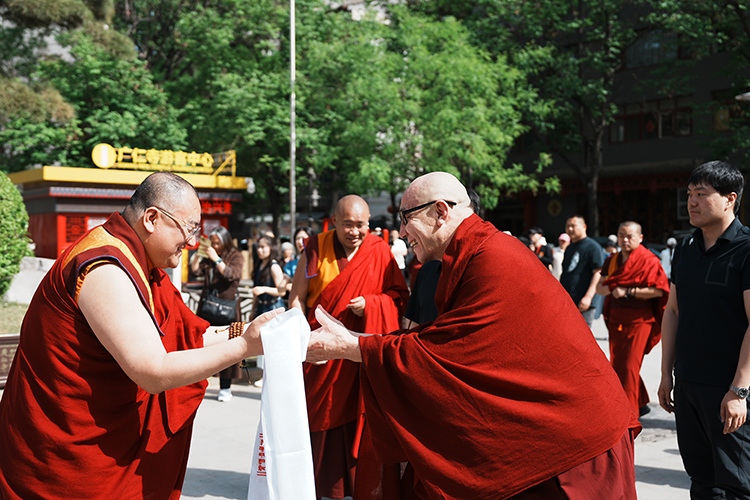 赤峰市佛教协会一行来广仁寺参访交流(图1)