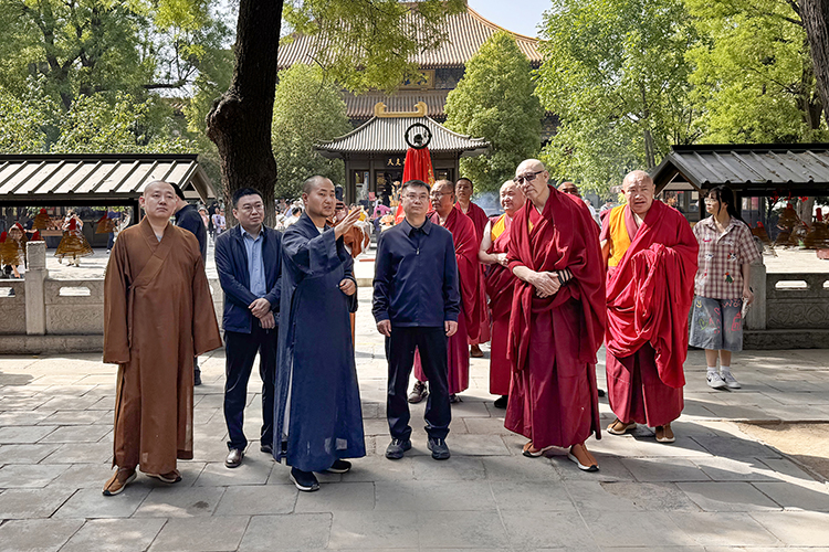 内蒙古自治区赤峰市佛教协会一行来大兴善寺参访交流(图3)
