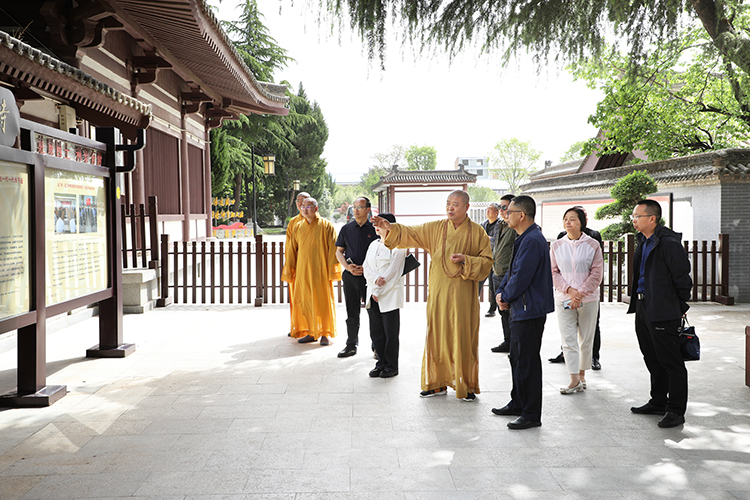 新疆维吾尔自治区乌鲁木齐市委统战部一行来法门寺专题调研(图1)