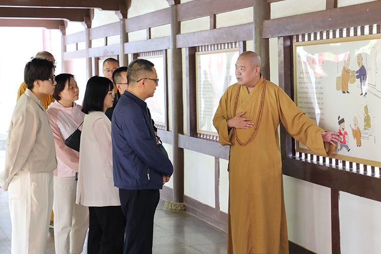 新疆维吾尔自治区乌鲁木齐市委统战部一行来法门寺专题调研(图2)