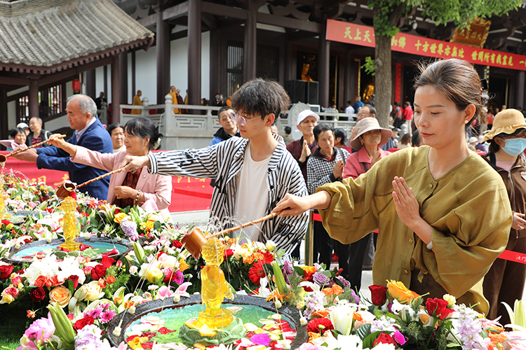 恭迎释迦如来圣诞——陕西各寺院举办浴佛祈福法会(图4)