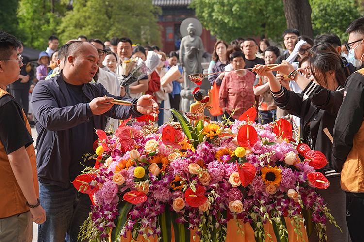 恭迎释迦如来圣诞——陕西各寺院举办浴佛祈福法会(图6)
