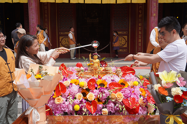 恭迎释迦如来圣诞——陕西各寺院举办浴佛祈福法会(图7)