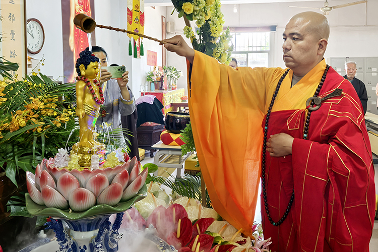 恭迎释迦如来圣诞——陕西各寺院举办浴佛祈福法会(图38)