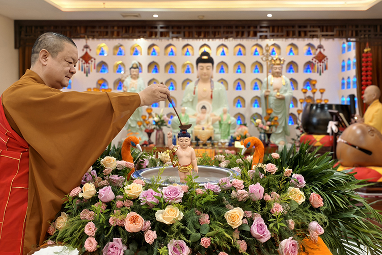 恭迎释迦如来圣诞——陕西各寺院举办浴佛祈福法会(图32)