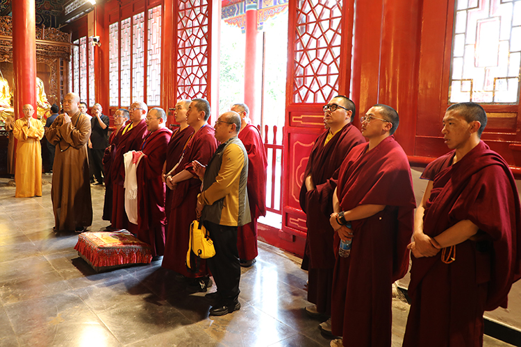 西藏宗教界青联委员和青年代表人士国情研修班一行来法门寺参访交流(图1)