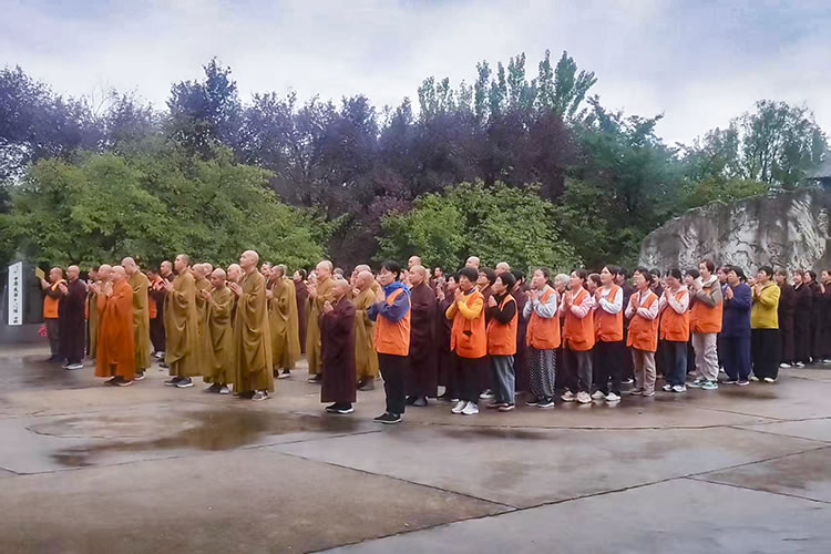 陕西省佛教界共同举行庄严肃穆的升国旗仪式(图6)