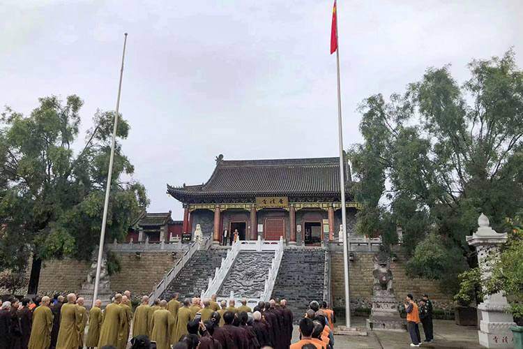 陕西省佛教界共同举行庄严肃穆的升国旗仪式(图6)