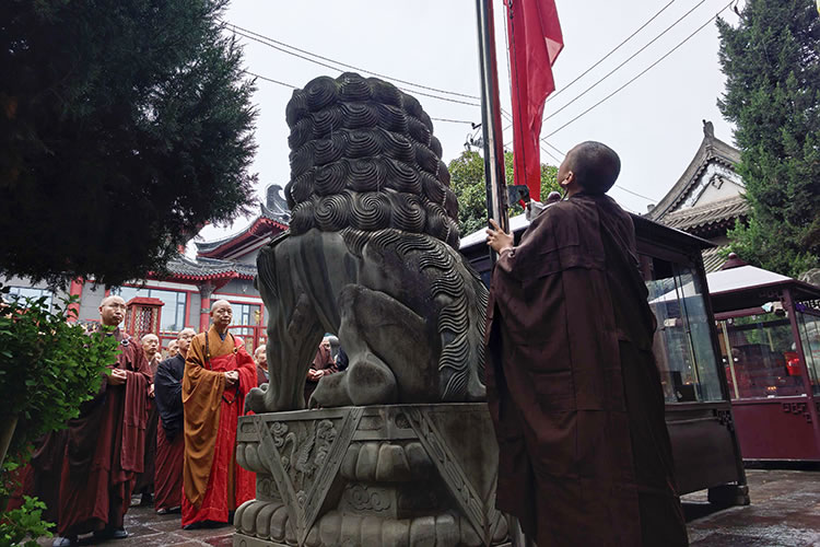 陕西省佛教界共同举行庄严肃穆的升国旗仪式(图7)