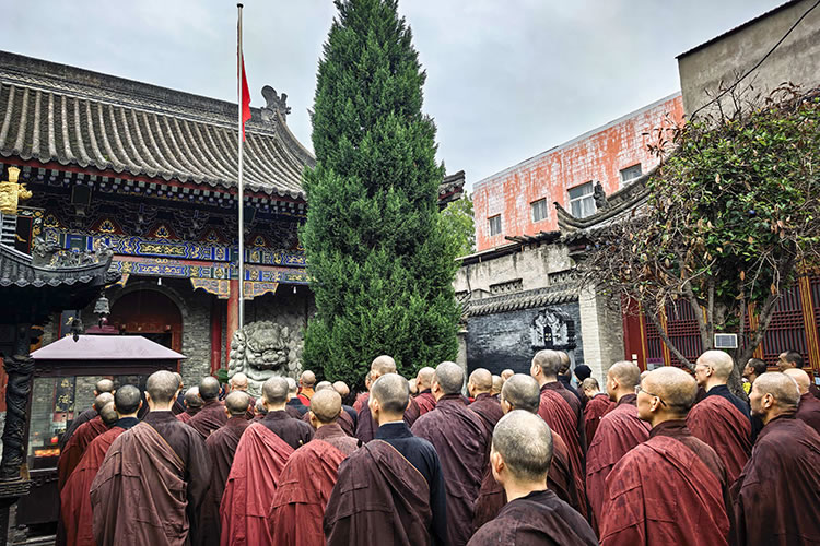 陕西省佛教界共同举行庄严肃穆的升国旗仪式(图12)