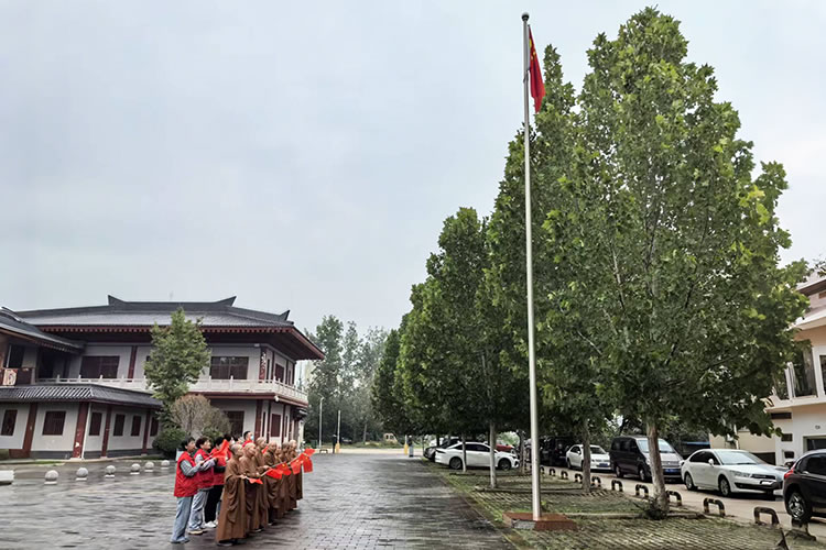 陕西省佛教界共同举行庄严肃穆的升国旗仪式(图14)