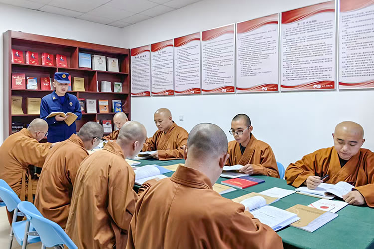 “全民消防、生命至上——安全用火用电“ | 法门寺佛学院“119消防宣传月”活动(图3)