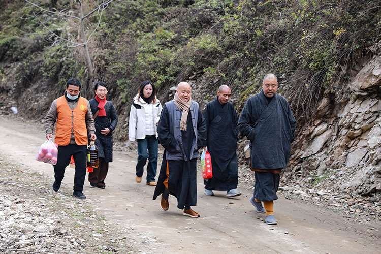 长安区终南山佛教协会开展冬季安全工作调研及走访慰问(图1)
