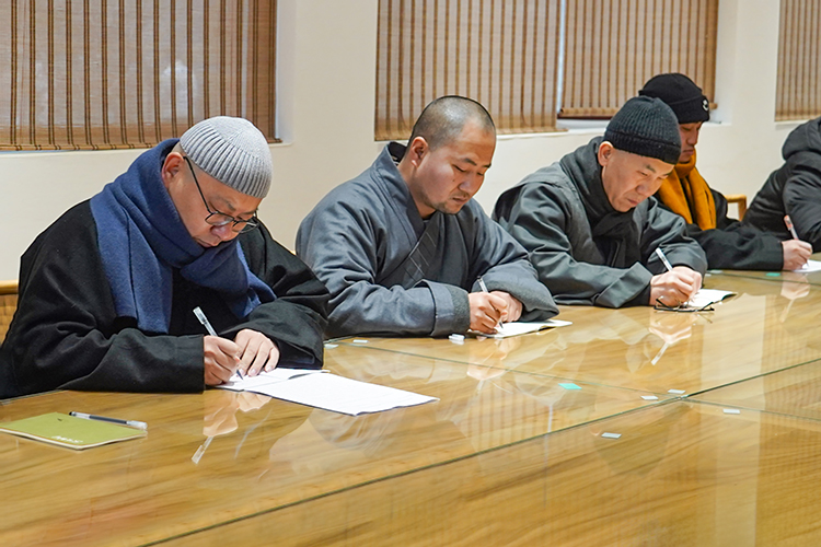 大兴善寺专题学习传达系列会议精神(图3)