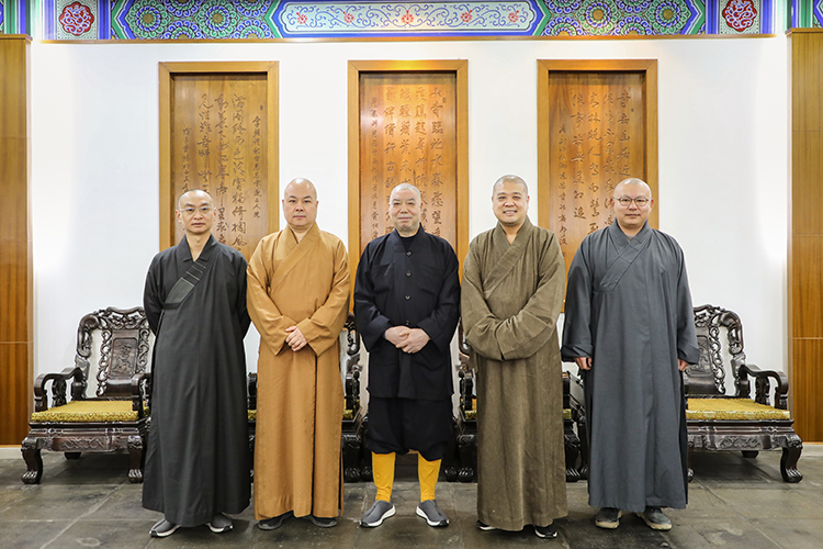 法门寺、法门寺佛学院新春拜望我省佛教界诸山长老(图1)